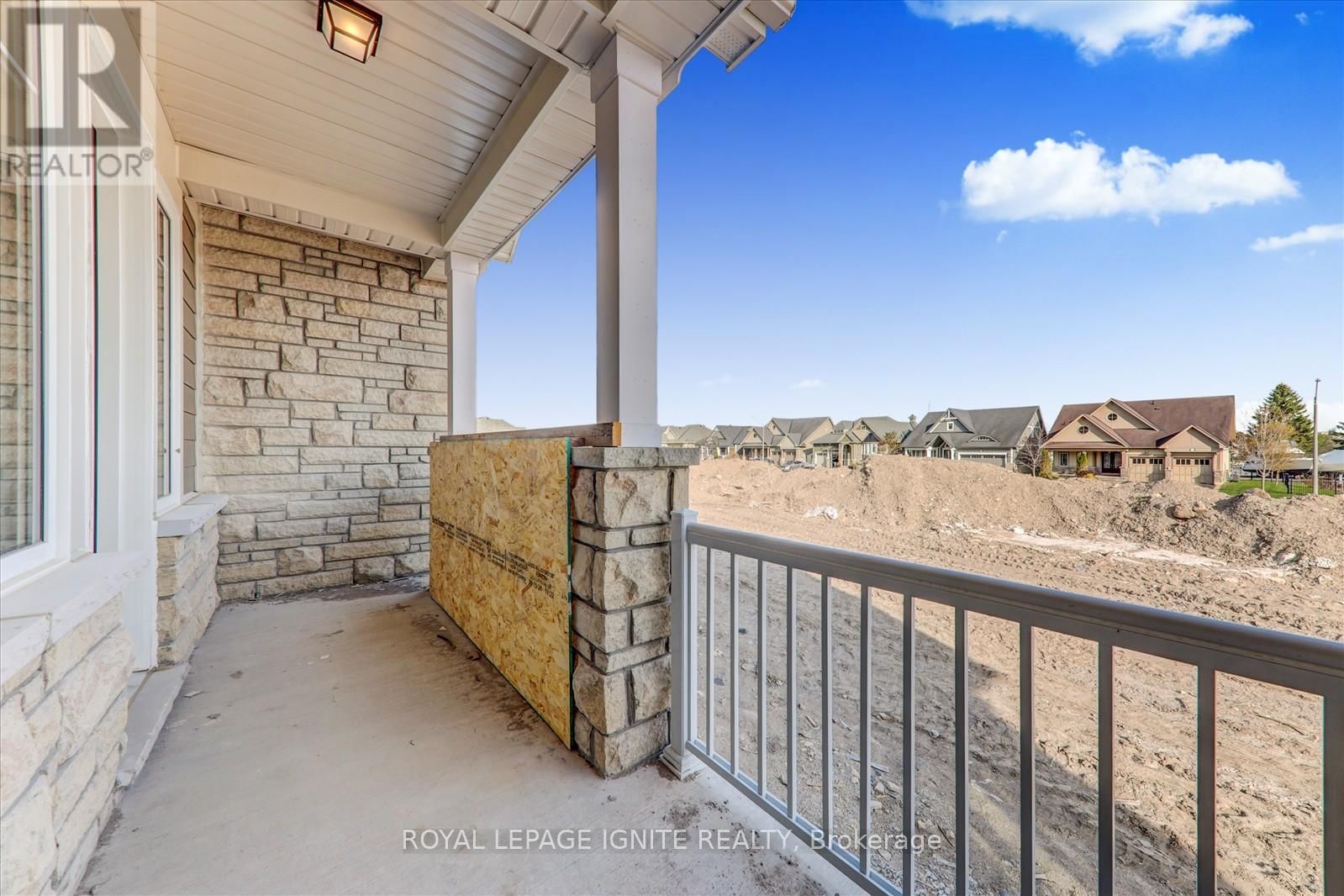 553 HUDSON CRESCENT Image 19