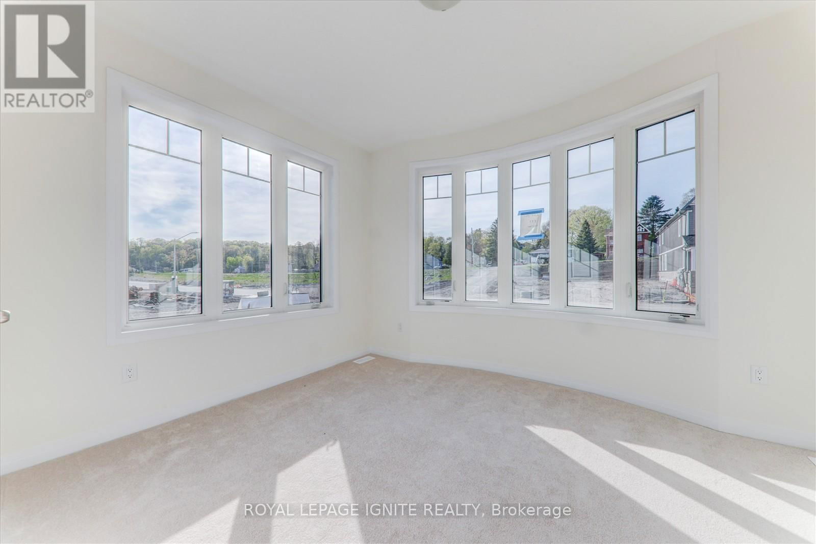 553 HUDSON CRESCENT Image 26