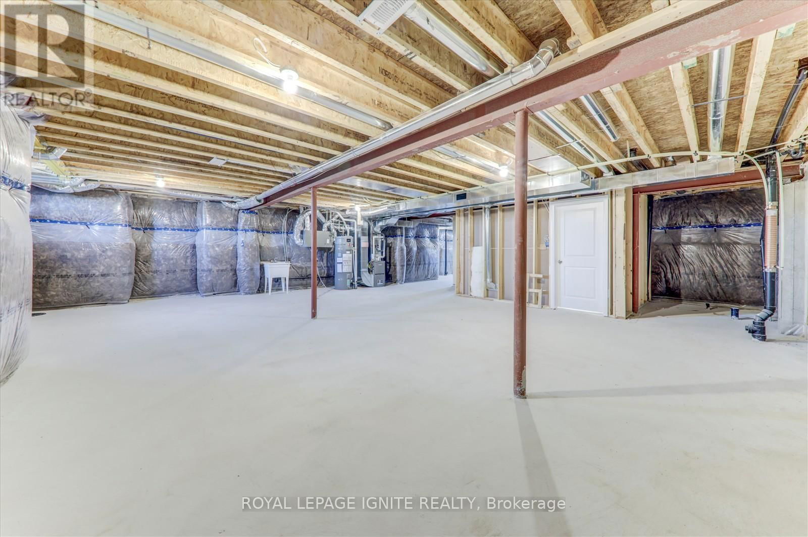 553 HUDSON CRESCENT Image 29