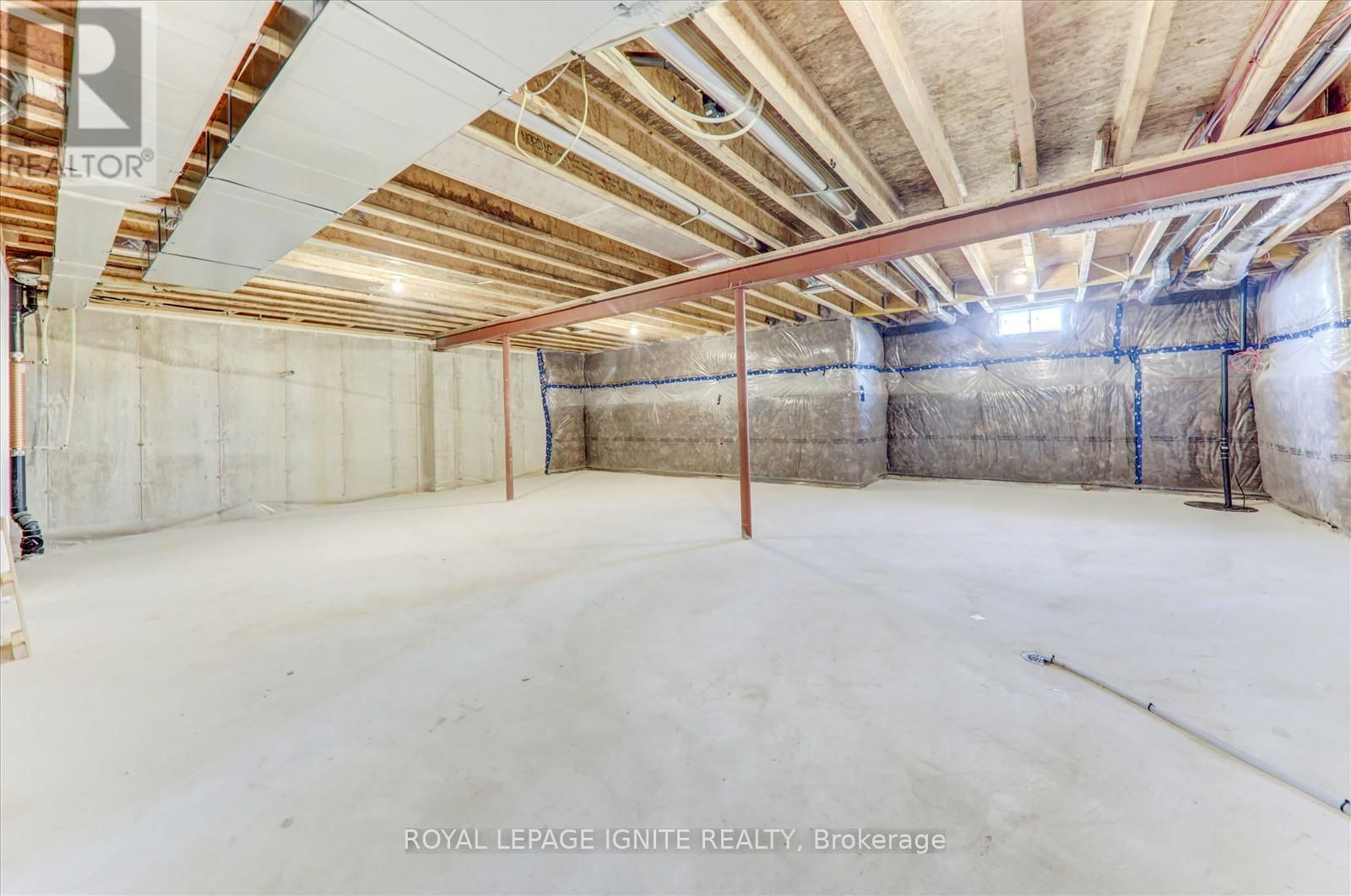 553 HUDSON CRESCENT Image 30