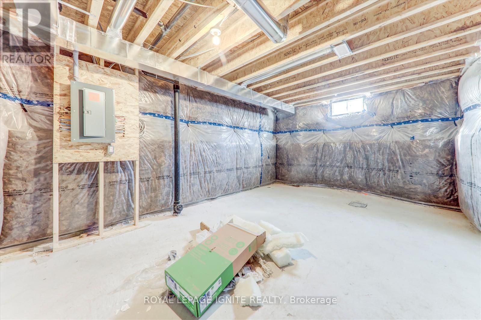 553 HUDSON CRESCENT Image 31