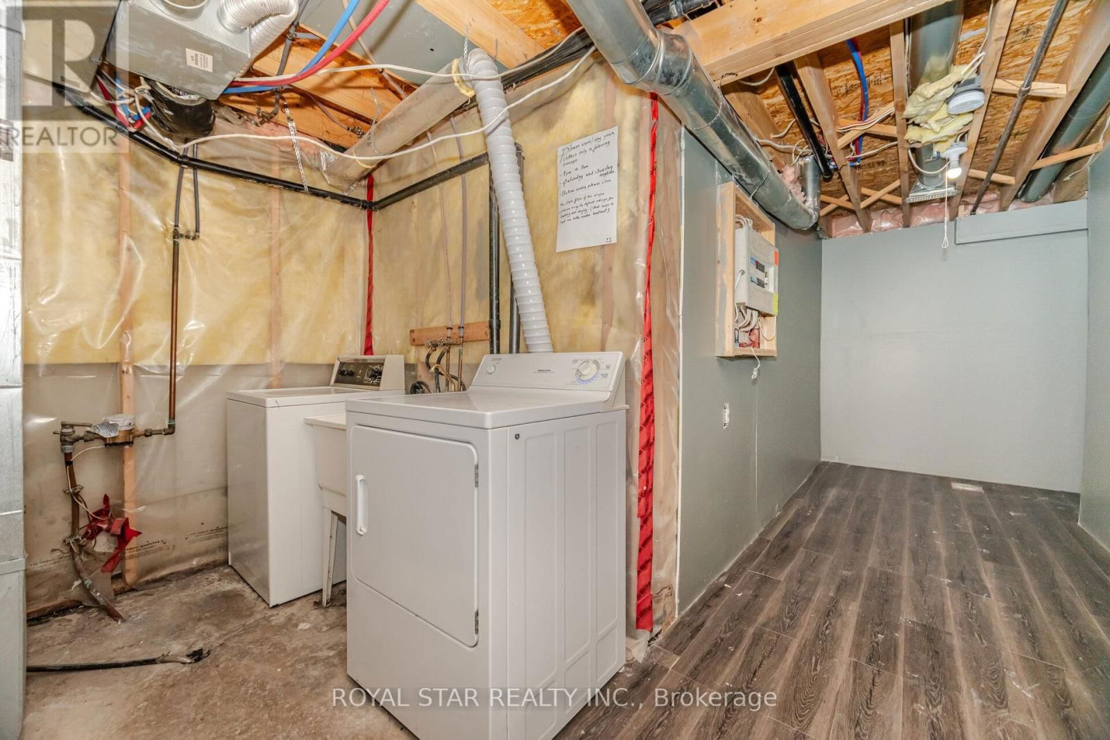 340 DUNSMORE LANE Image 32