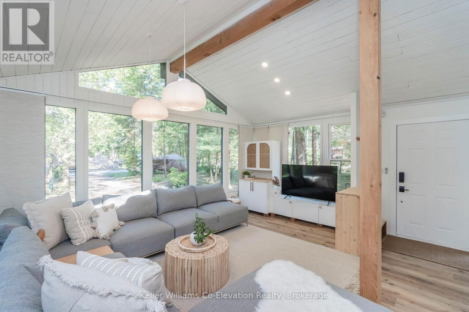 1 SUNDOWN ROAD Image 12