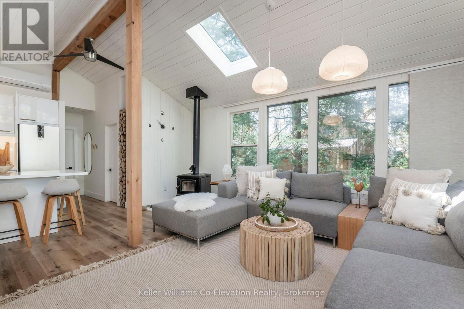 1 SUNDOWN ROAD Image 13