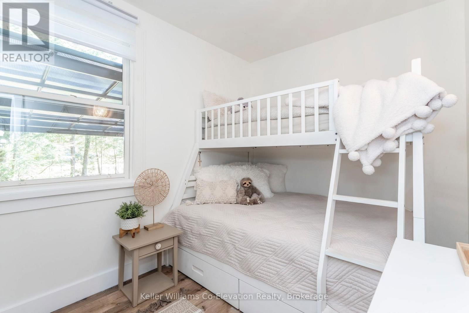 1 SUNDOWN ROAD Image 17