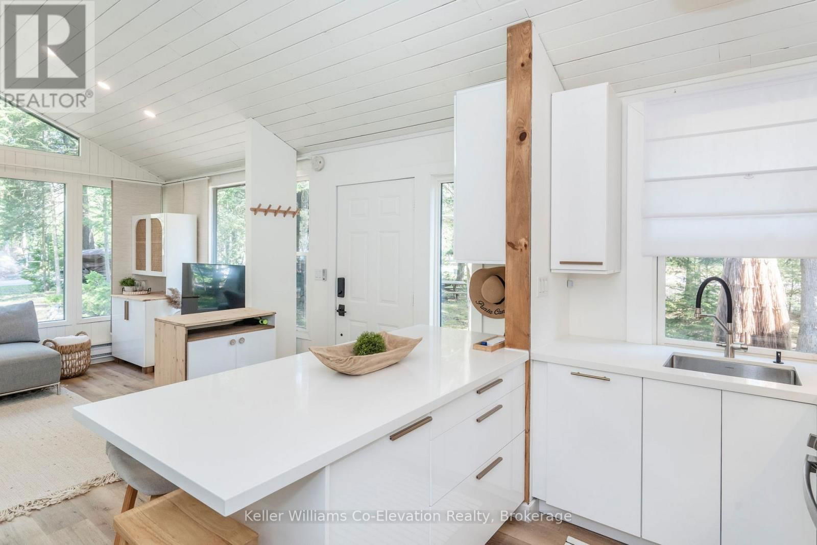1 SUNDOWN ROAD Image 7