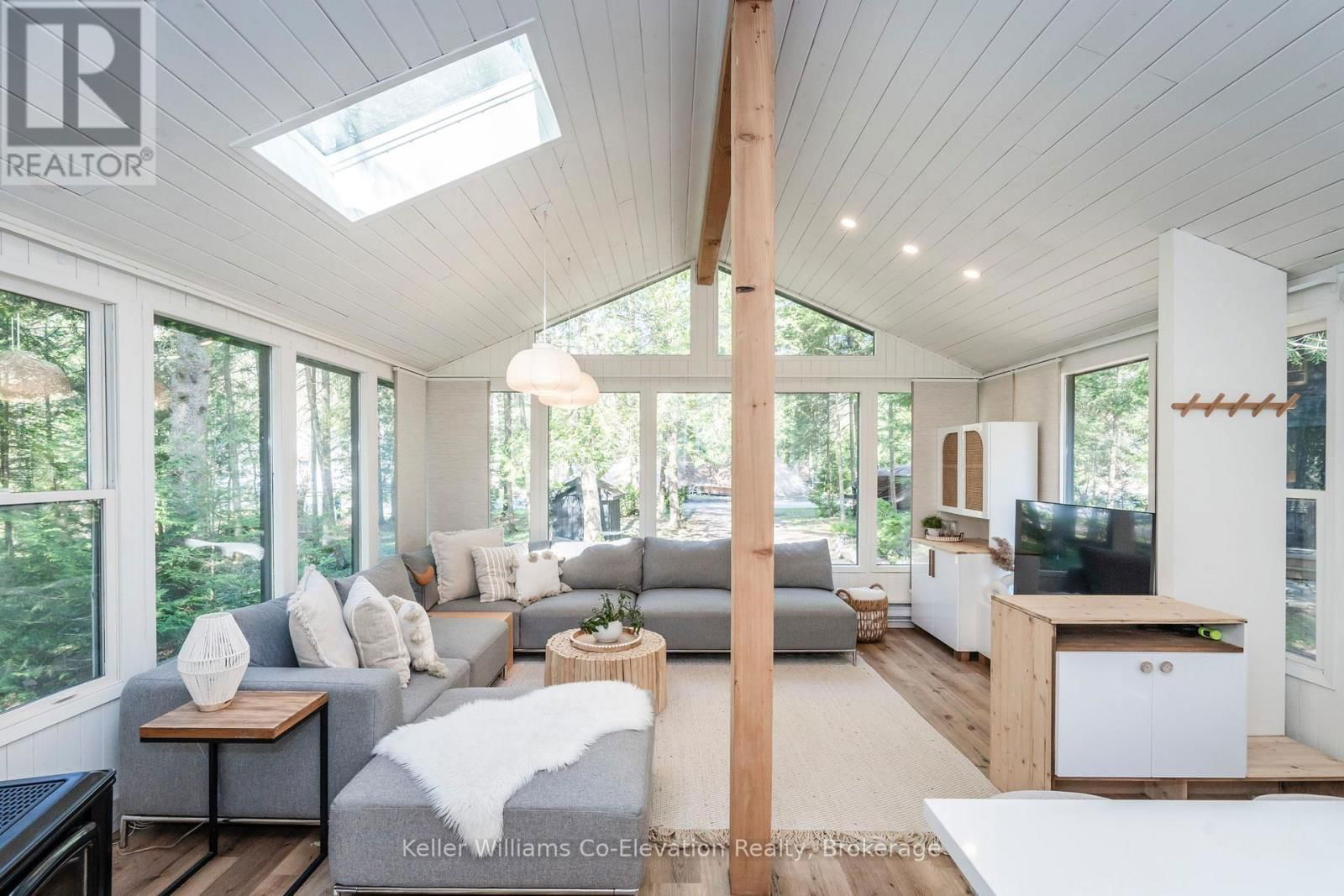 1 SUNDOWN ROAD Image 9