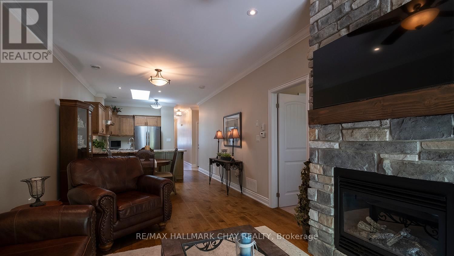 18 MAPLE COURT Image 12