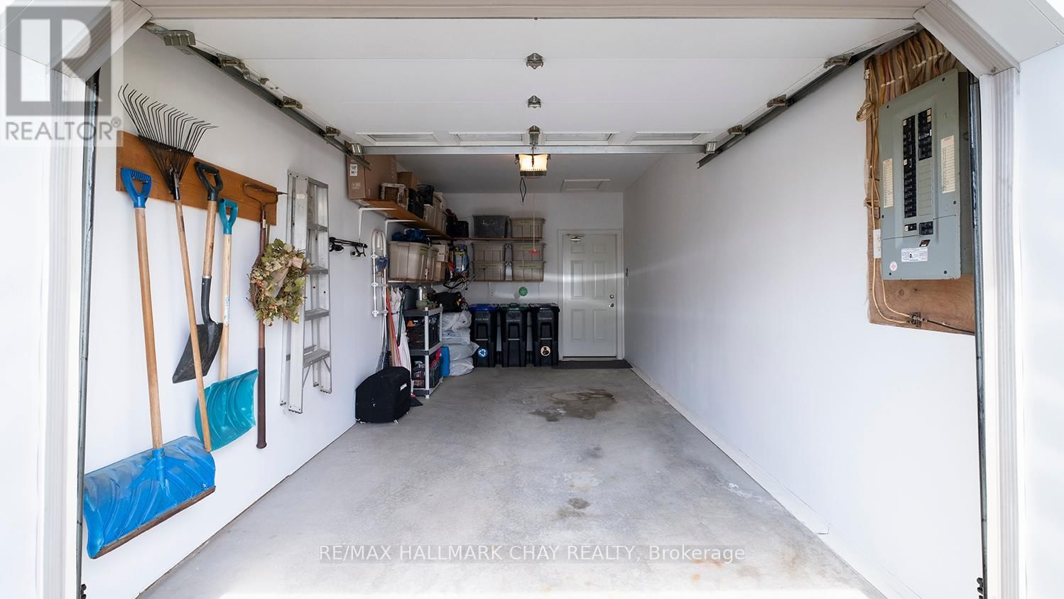 18 MAPLE COURT Image 32
