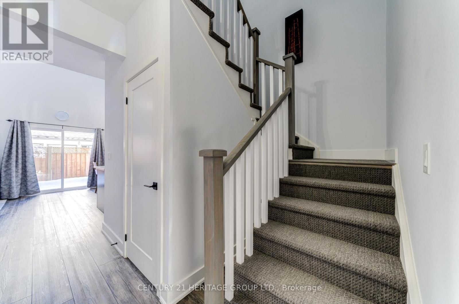 44 RUBY CRESCENT Image 18