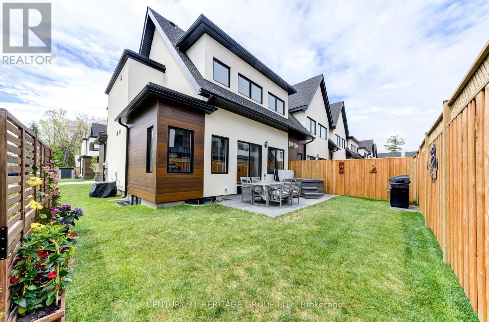 44 RUBY CRESCENT Image 24