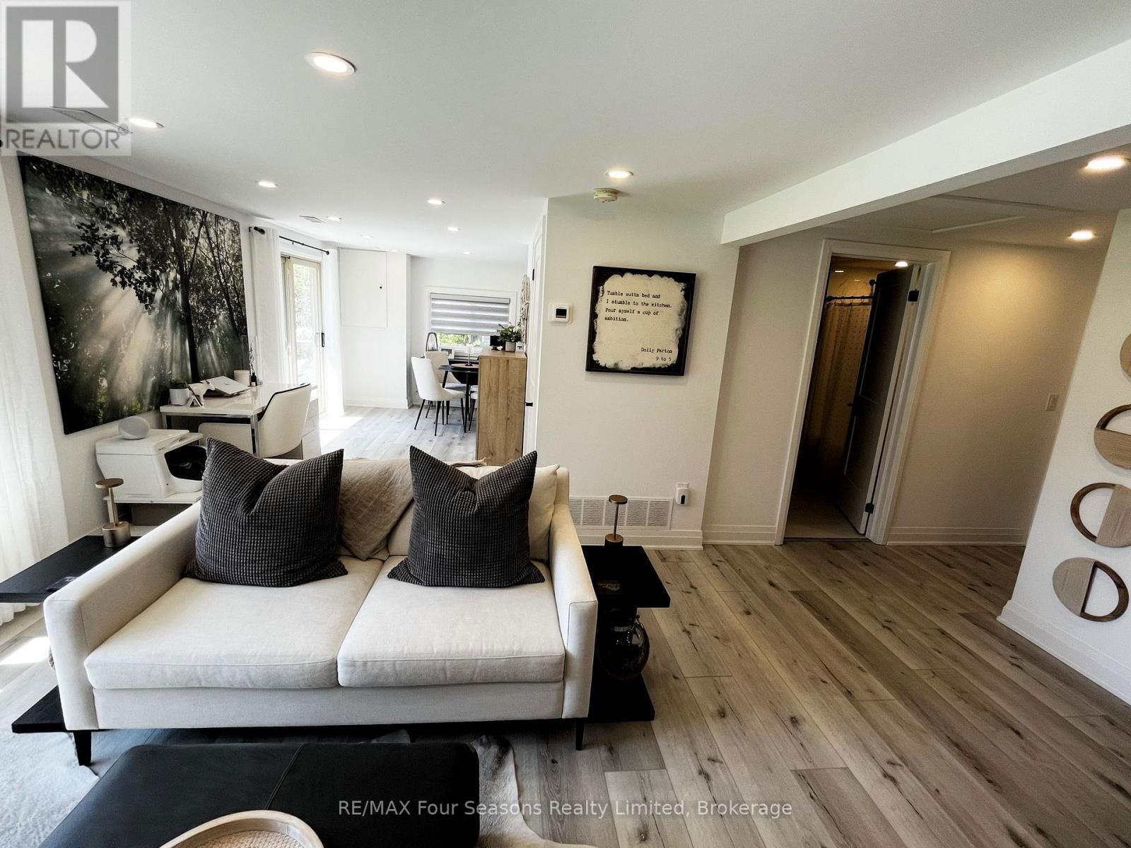 28 BETTY BOULEVARD Image 10