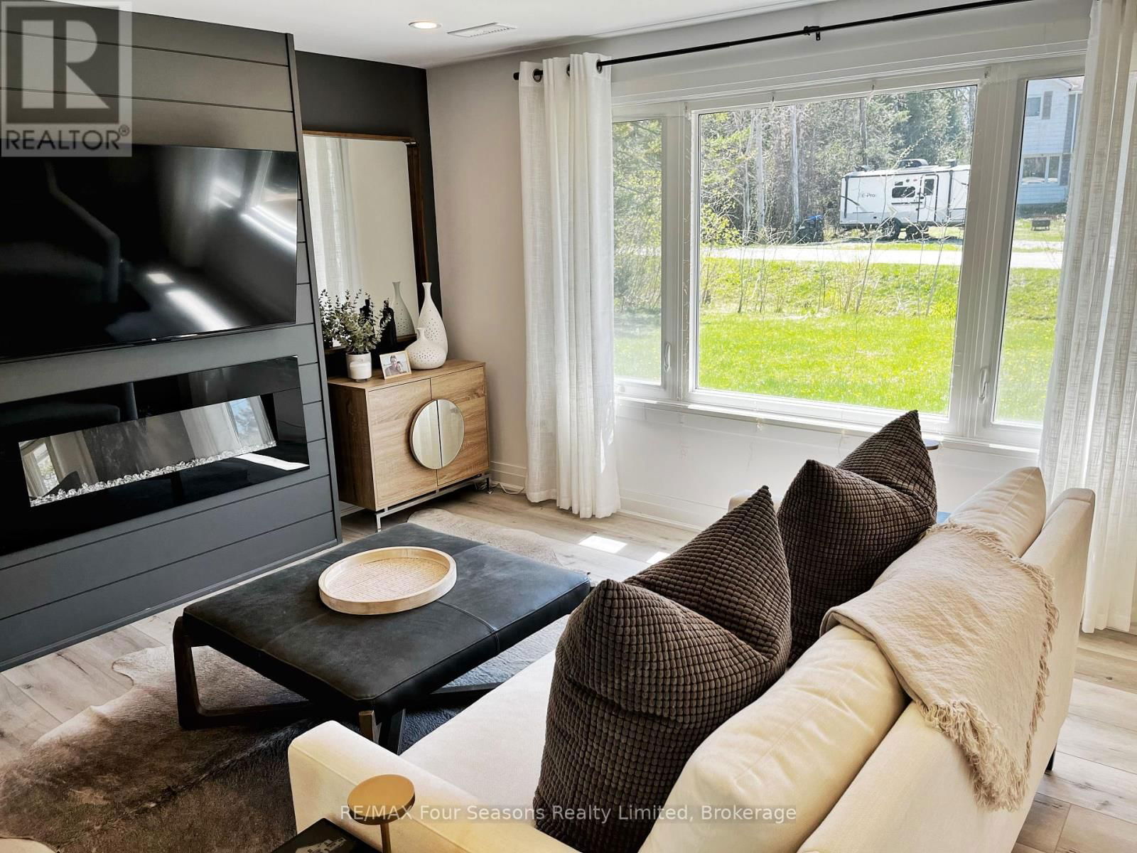 28 BETTY BOULEVARD Image 12