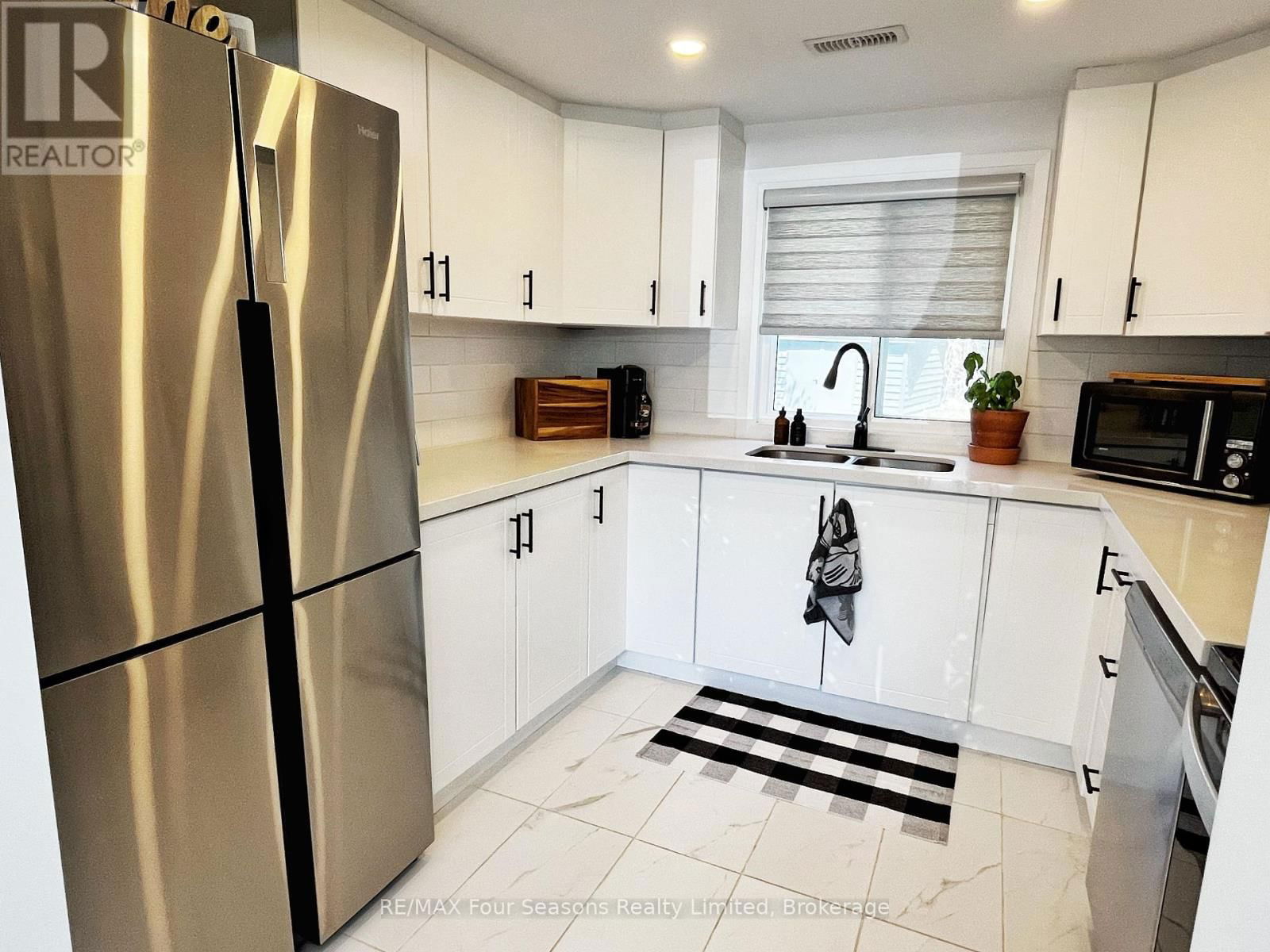 28 BETTY BOULEVARD Image 18