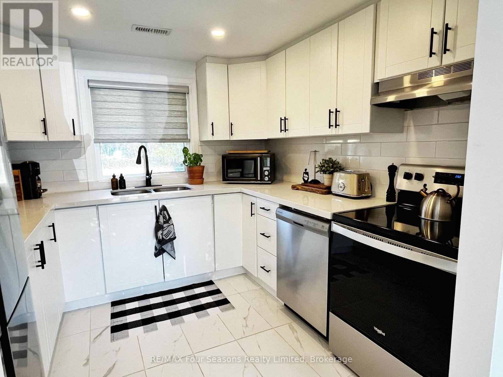 28 BETTY BOULEVARD Image 20
