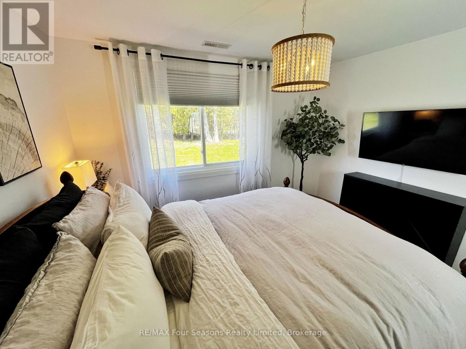 28 BETTY BOULEVARD Image 22