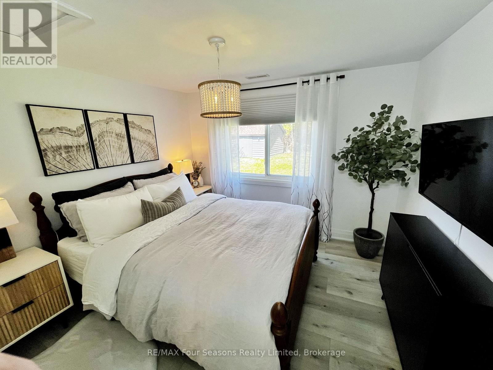 28 BETTY BOULEVARD Image 23