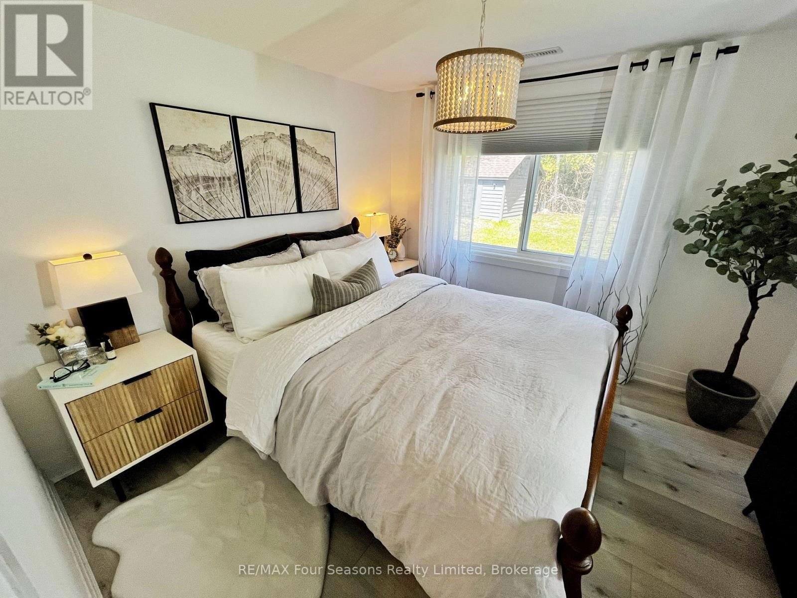 28 BETTY BOULEVARD Image 24