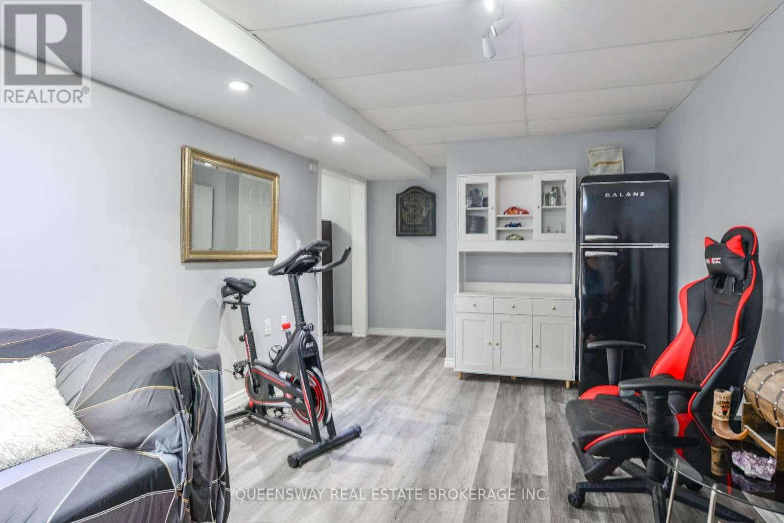 10 LEWIS DRIVE Image 25