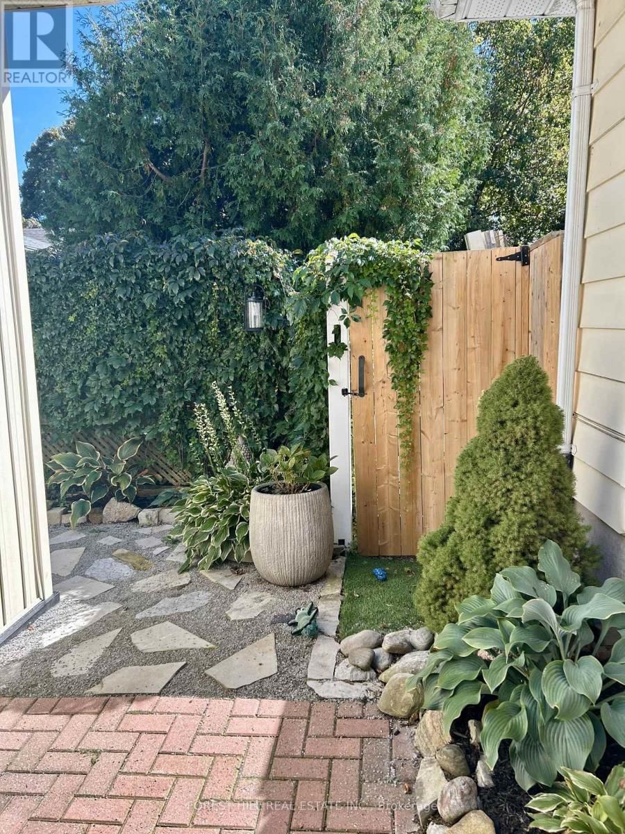 241 MISSISSAGA STREET WEST Image 21