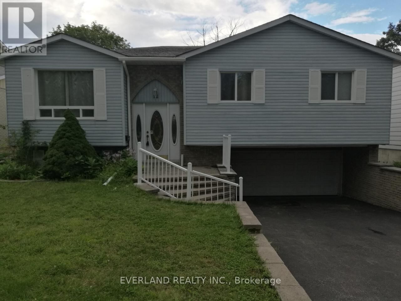 12 EILEEN DRIVE Image 1