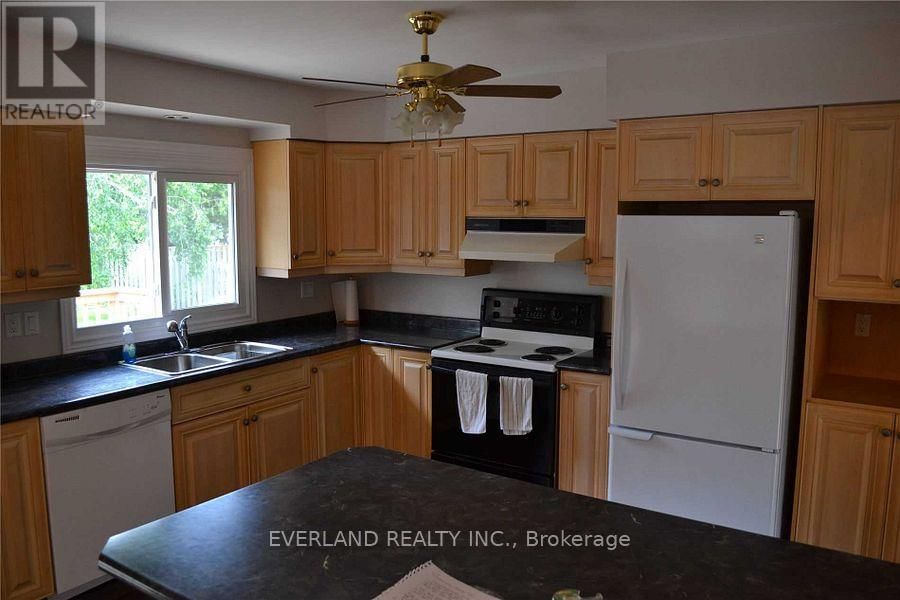 12 EILEEN DRIVE Image 2