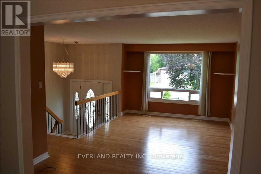 12 EILEEN DRIVE Image 4