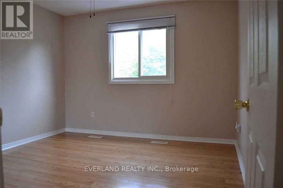 12 EILEEN DRIVE Image 5