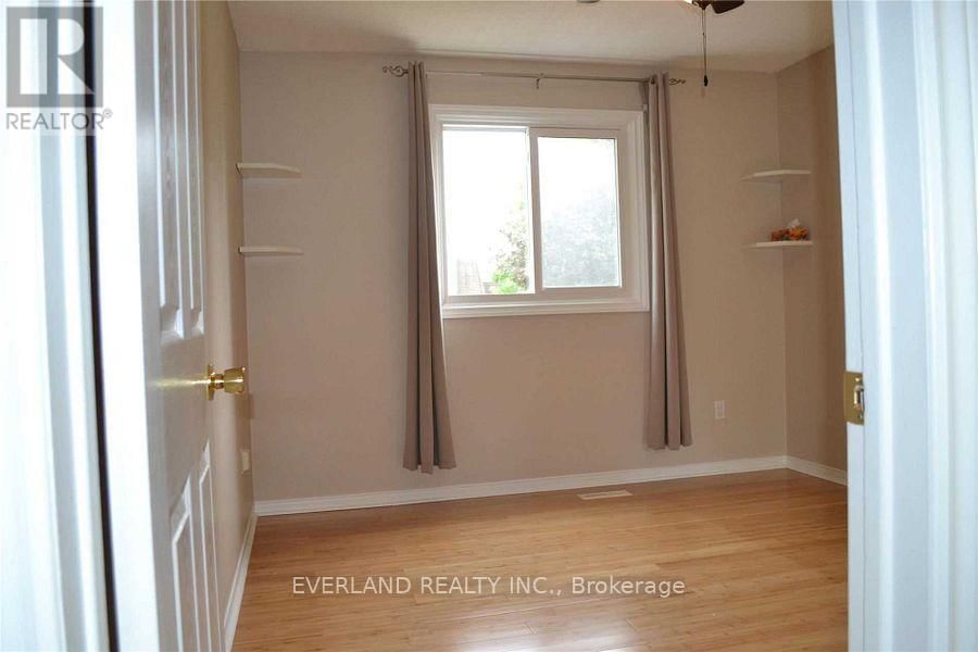 12 EILEEN DRIVE Image 6