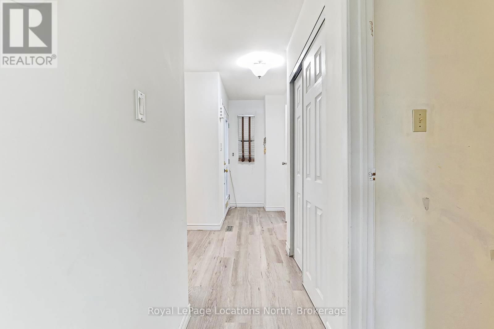581 TENTH STREET Image 12