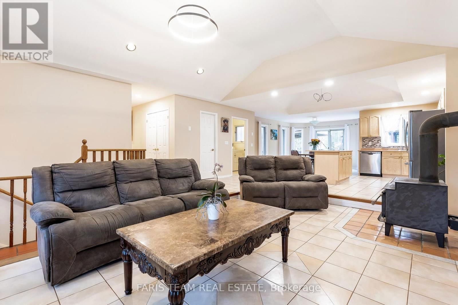64 NADIA CRESCENT Image 10