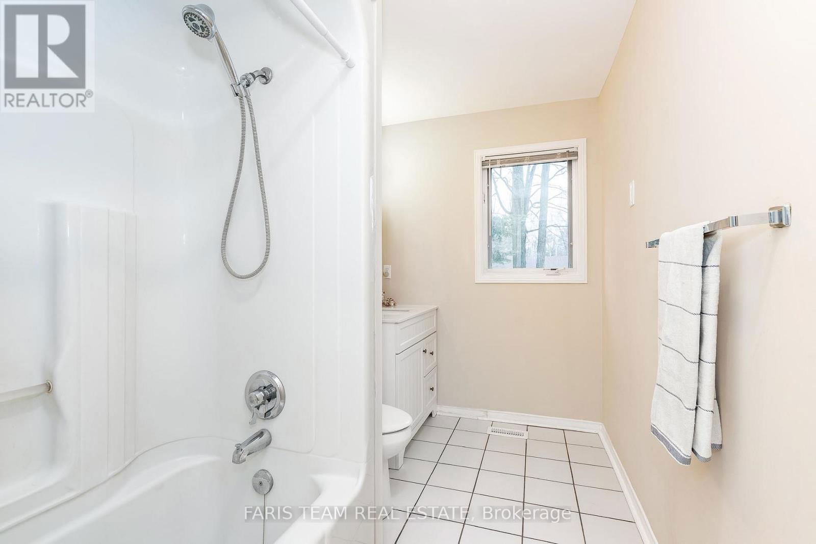 64 NADIA CRESCENT Image 18