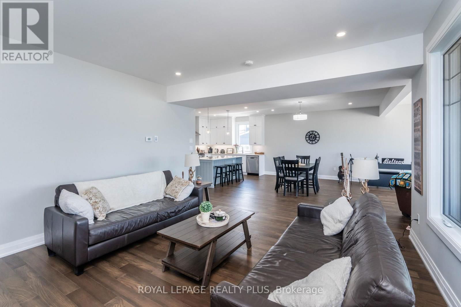 32 NAVIGATOR ROAD Image 17
