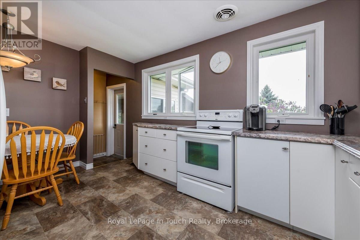 296 JOHN STREET Image 10