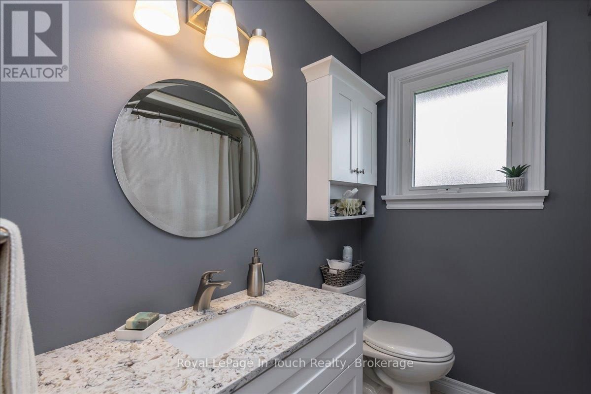 296 JOHN STREET Image 14