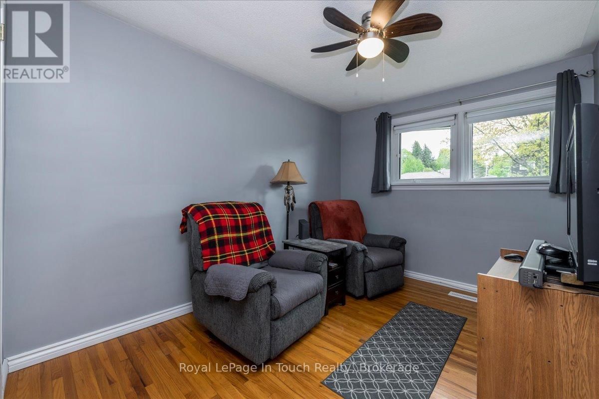 296 JOHN STREET Image 16