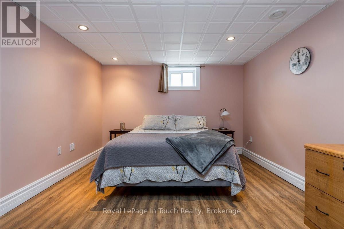 296 JOHN STREET Image 21
