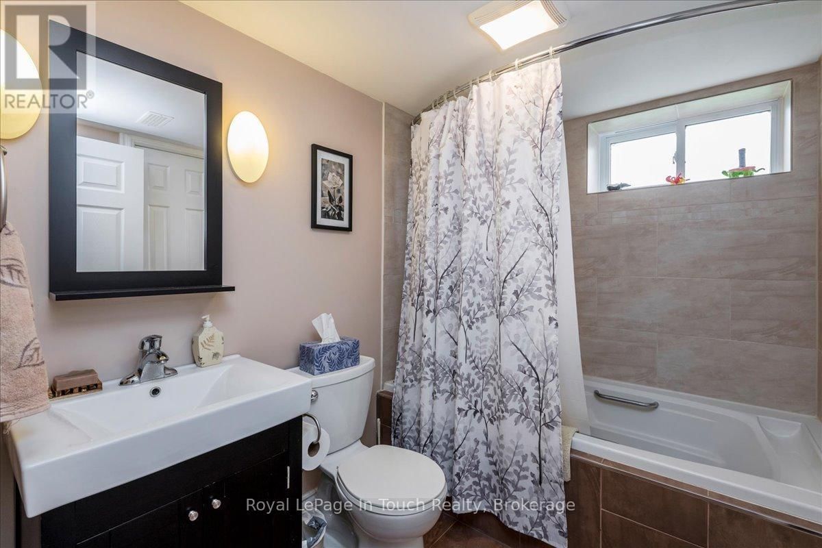 296 JOHN STREET Image 22