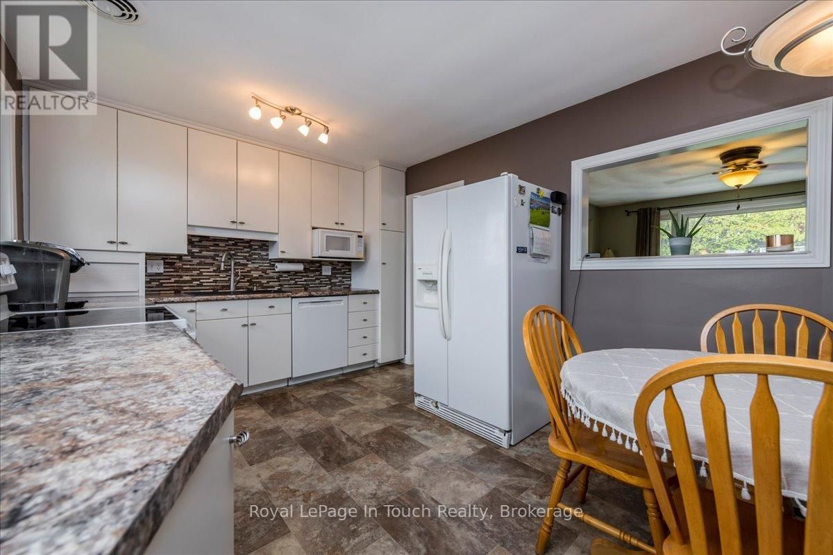 296 JOHN STREET Image 8