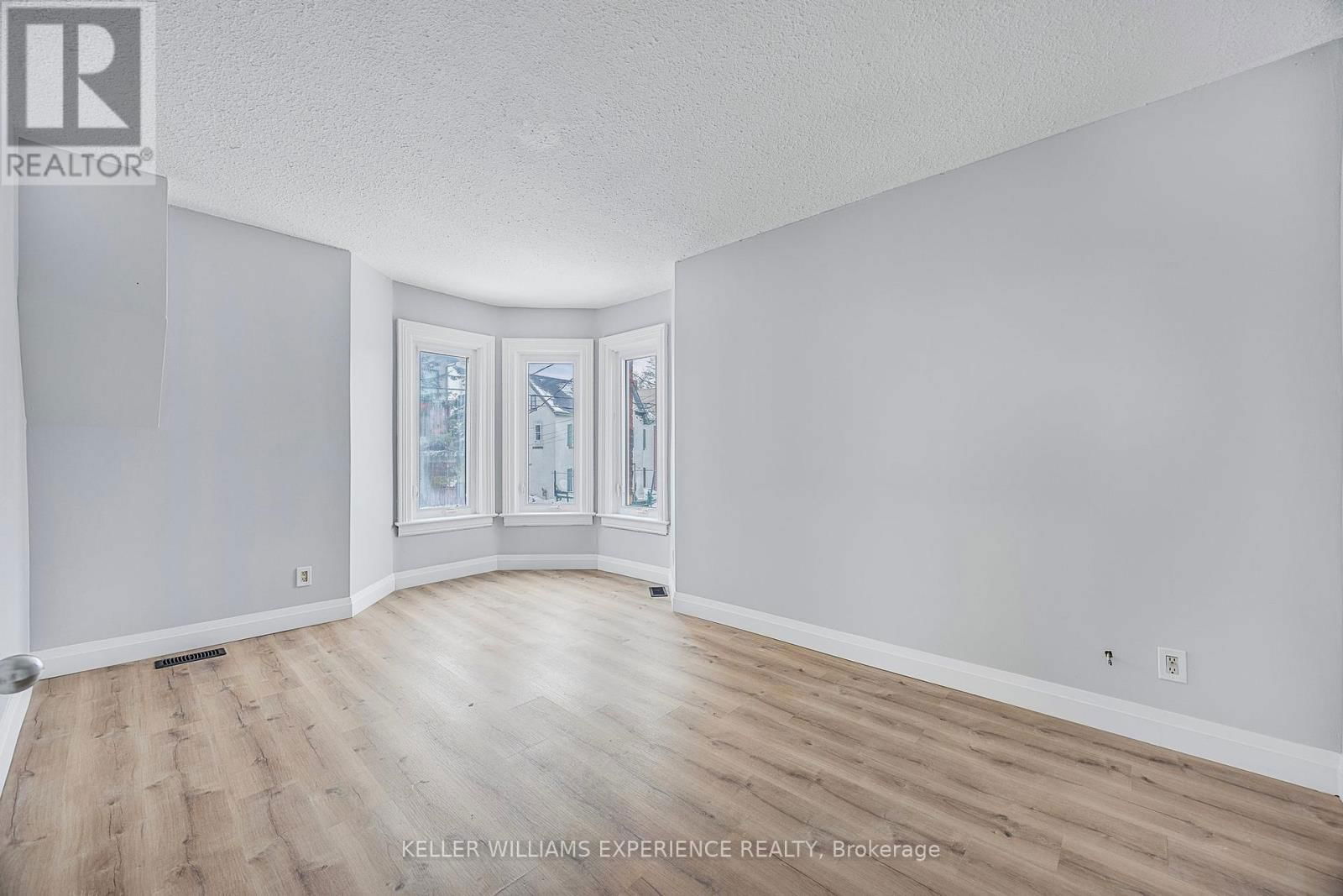 66 MATCHEDASH STREET SOUTH Image 23