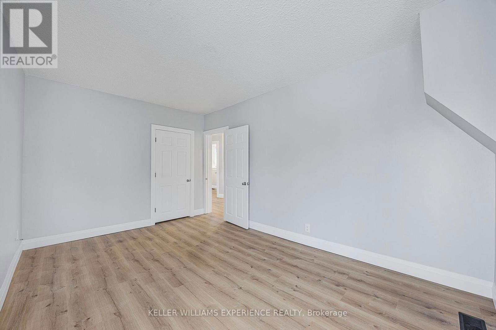 66 MATCHEDASH STREET SOUTH Image 24