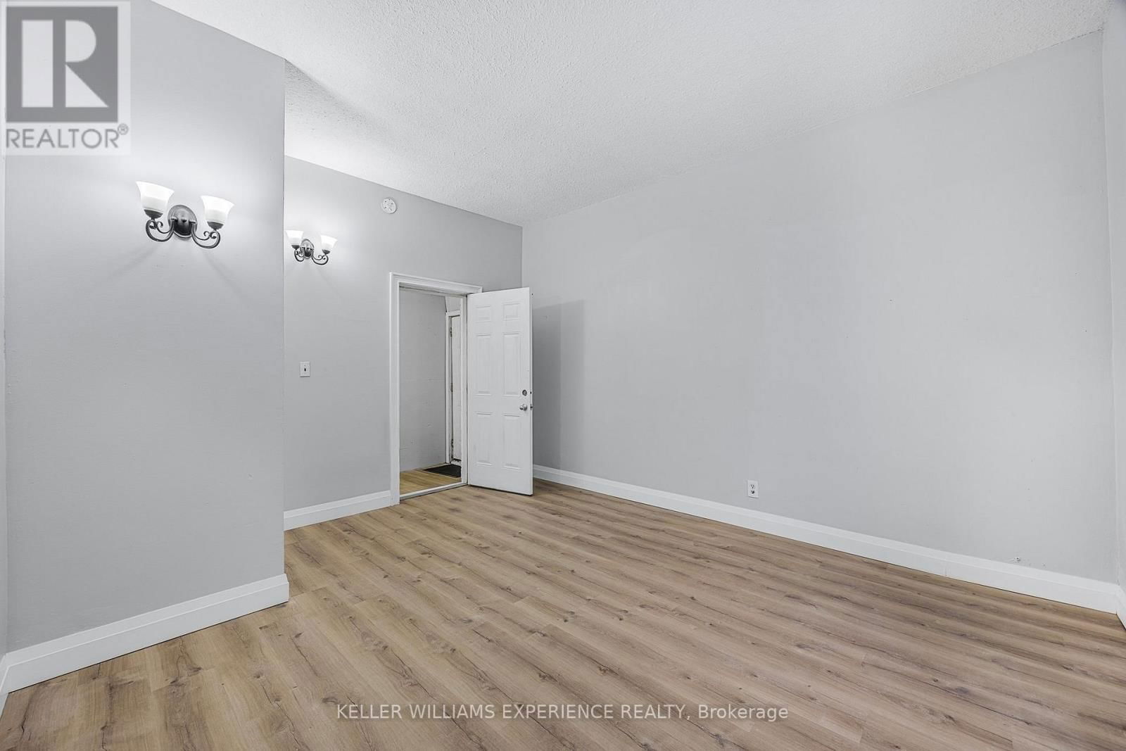 66 MATCHEDASH STREET SOUTH Image 32