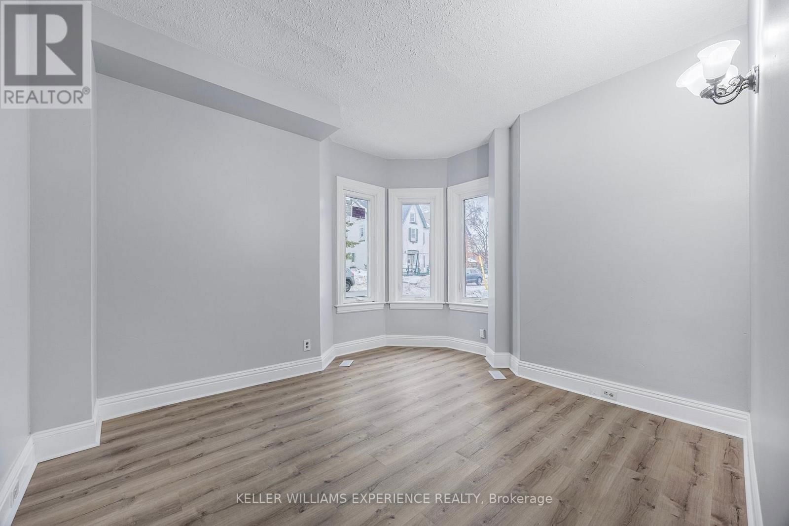 66 MATCHEDASH STREET SOUTH Image 6