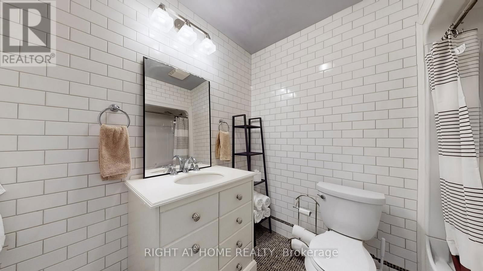 127 PUGET STREET Image 25
