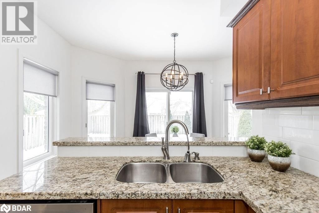 52 PENVILL TRAIL Image 18