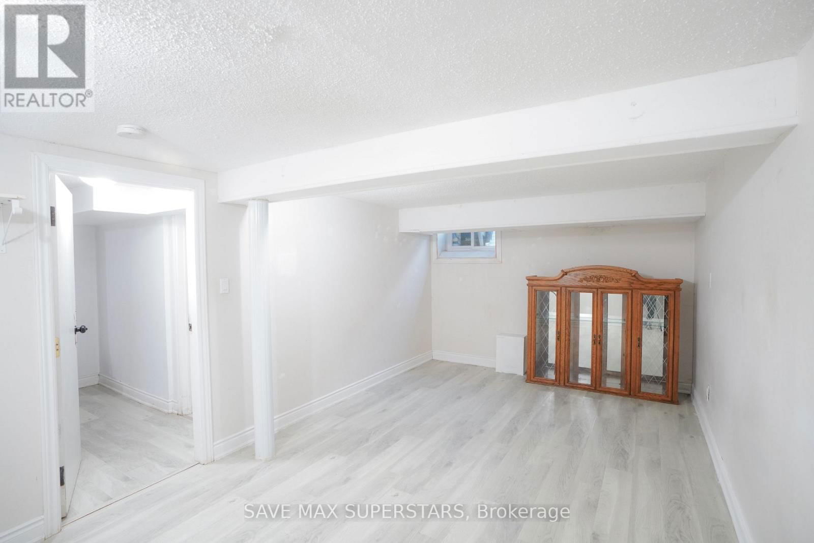 71 COLLEGE CRESCENT Image 16