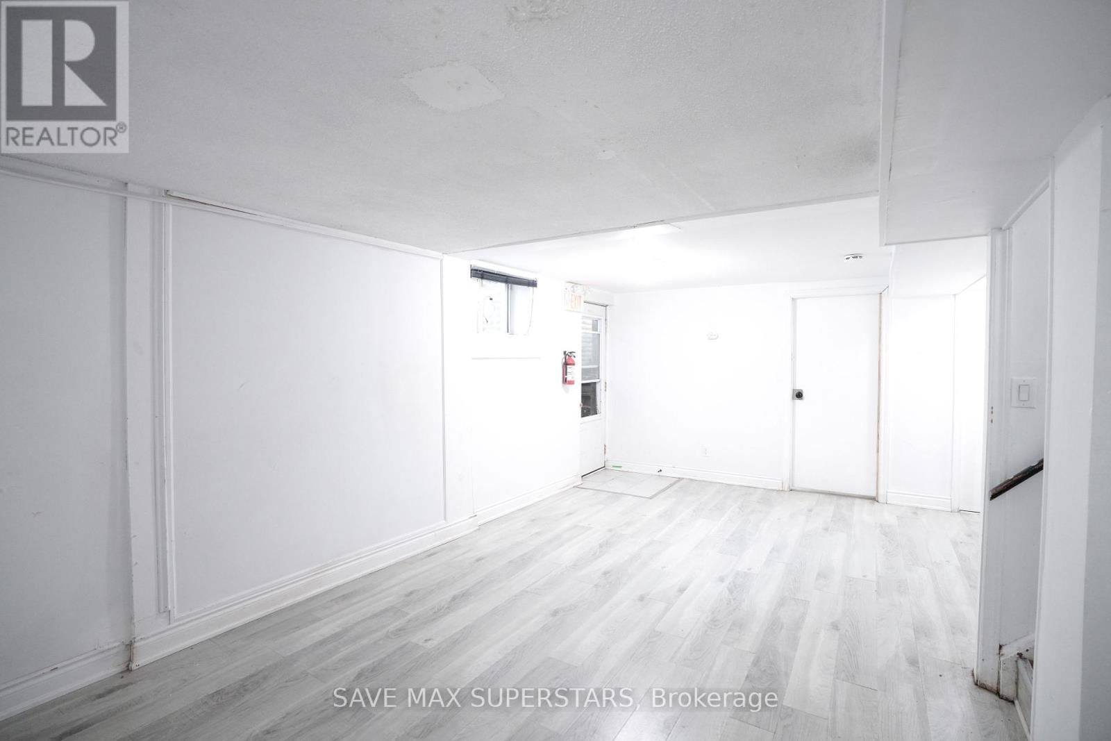 71 COLLEGE CRESCENT Image 22