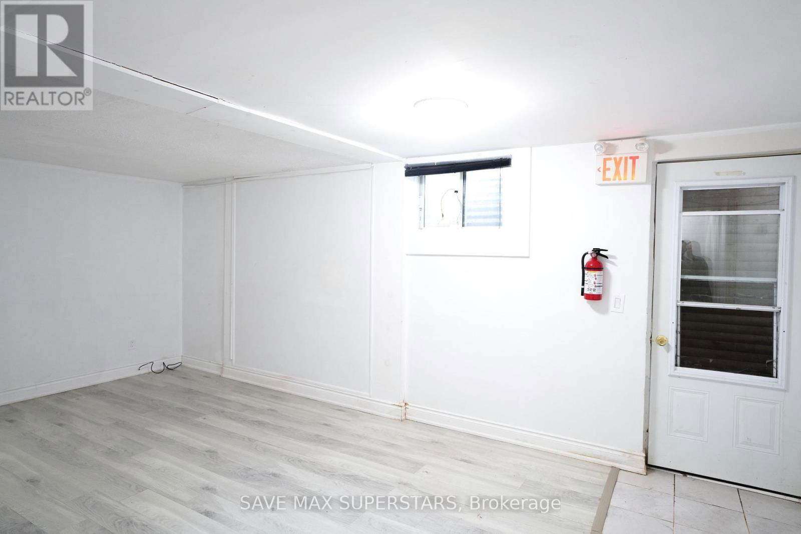 71 COLLEGE CRESCENT Image 23
