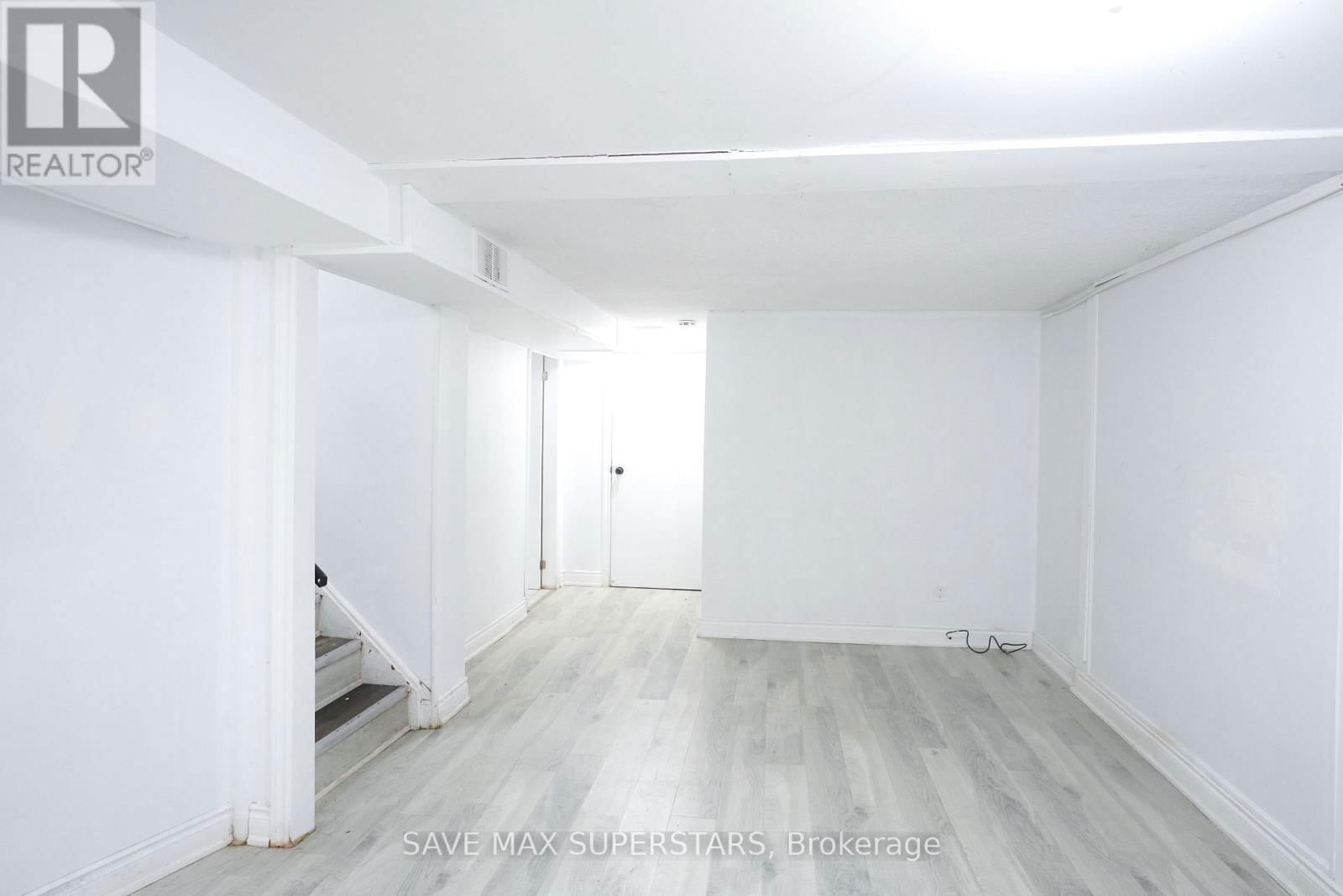 71 COLLEGE CRESCENT Image 24