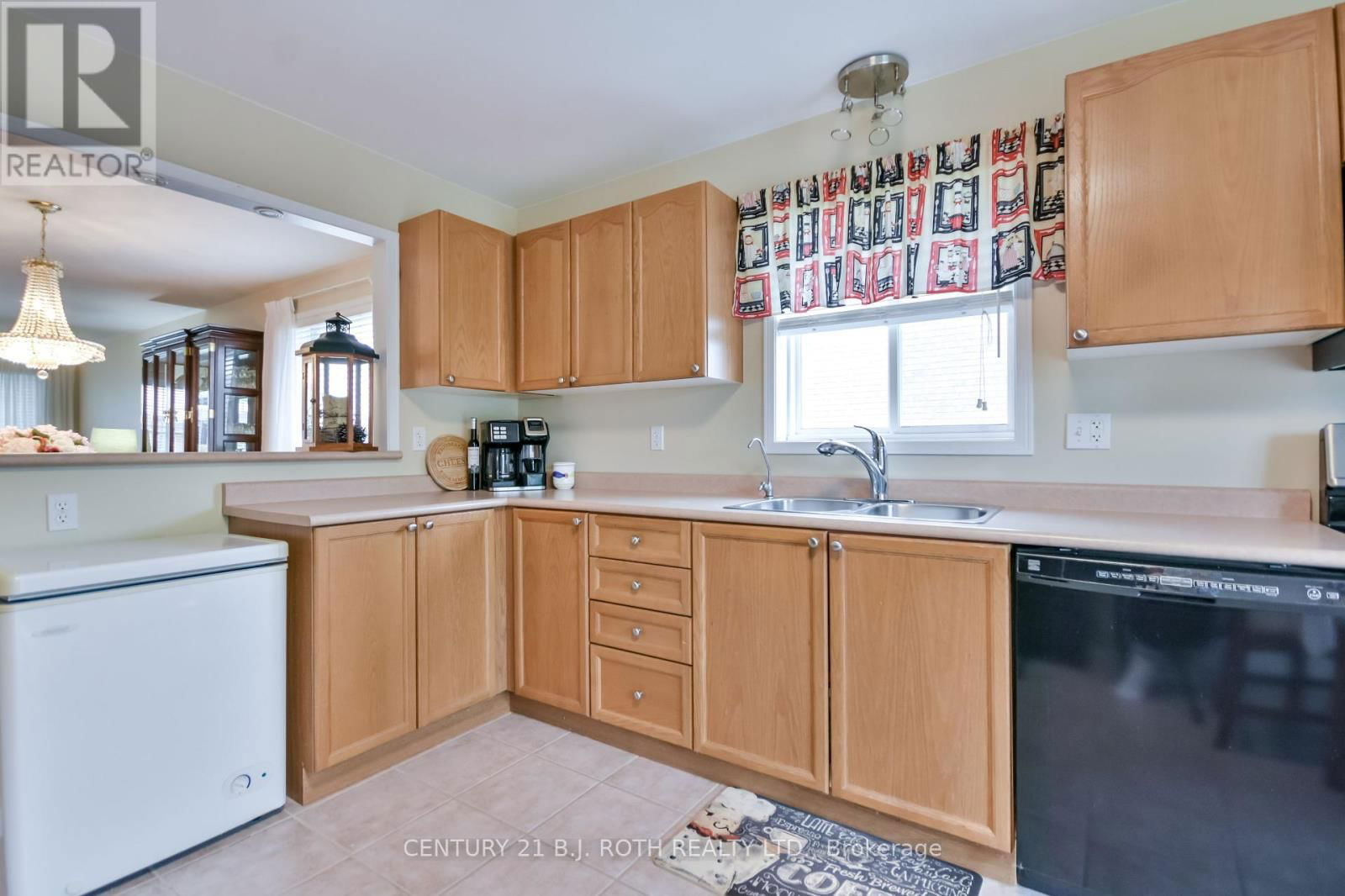 77 SUN KING CRESCENT Image 12